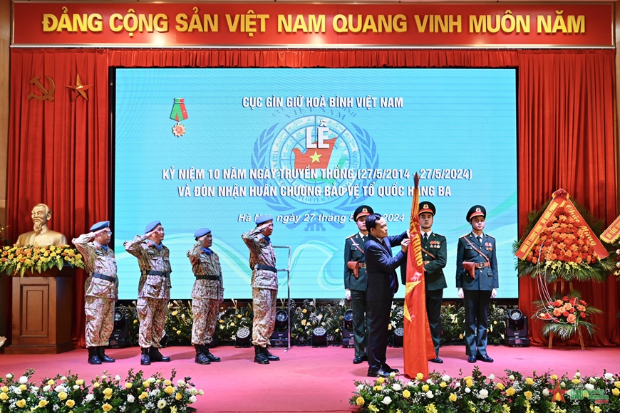 /UploadStore/admin/240527 Ky niem 10 nam VNPKO va nhan HCBVTQ hang 3/04.jpg